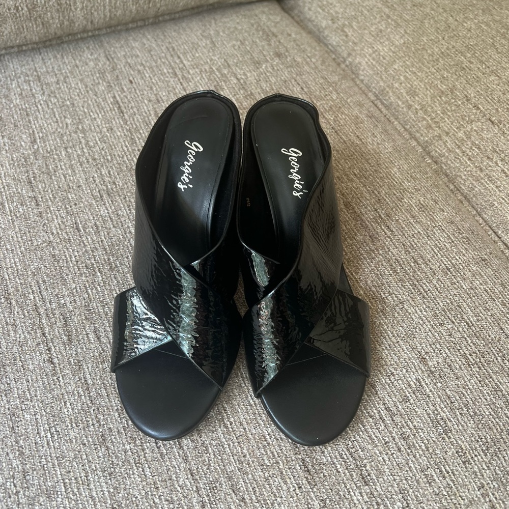 New Georgie’s Black Vaneli Bowen Black Sandal 8
